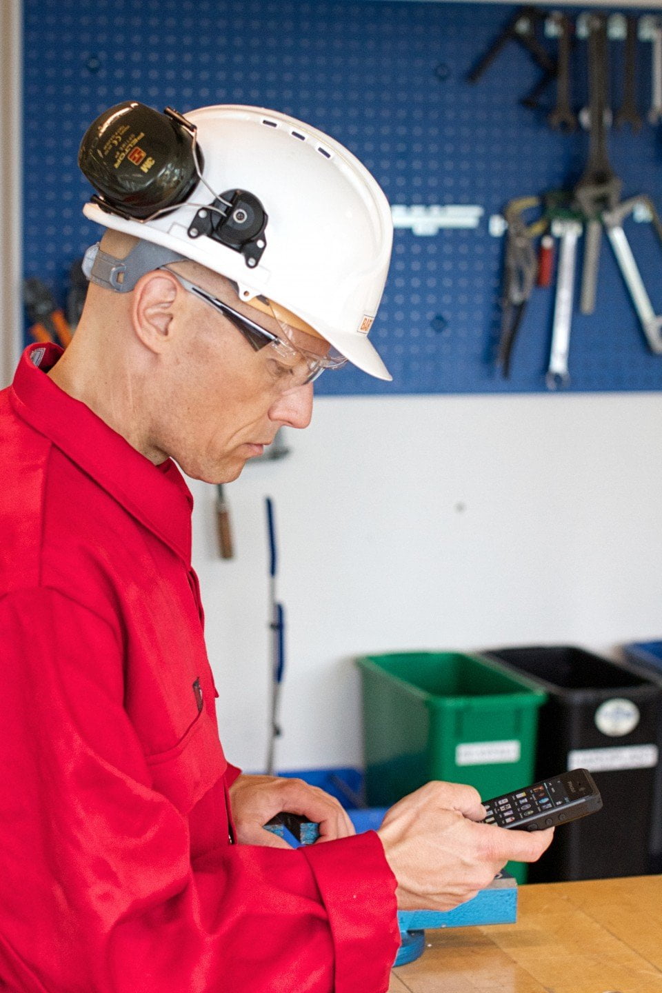 Intrinsically Safe Cell Phone using tablet