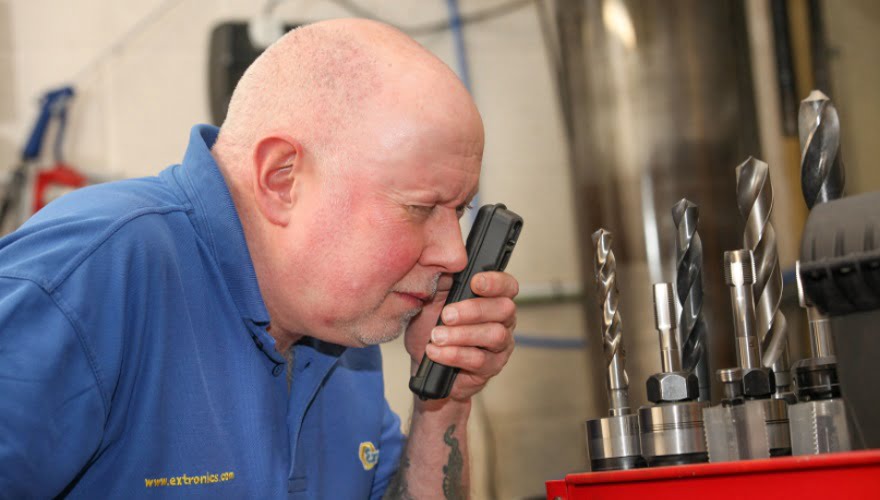 Intrinsically Safe Camera Extronics iCAM502 guy using device camera