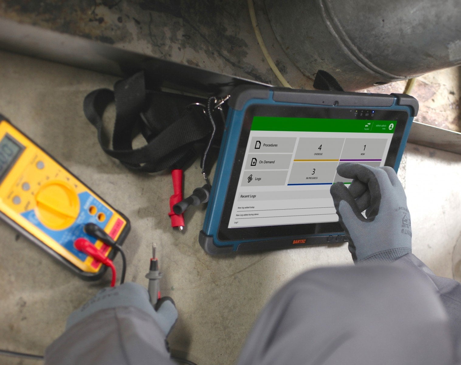 Intrinsically Safe Tablet Agile X Bartec Man Pressing a Button