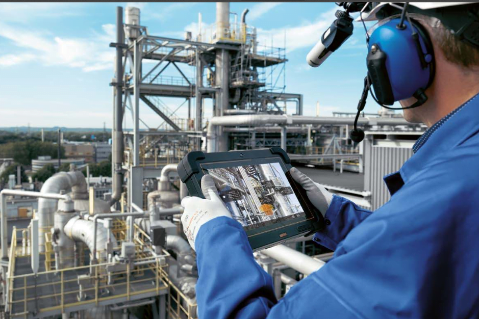 Intrinsically Safe Tablet Agile X IS Bartec Man Holding Agile IS Tablet