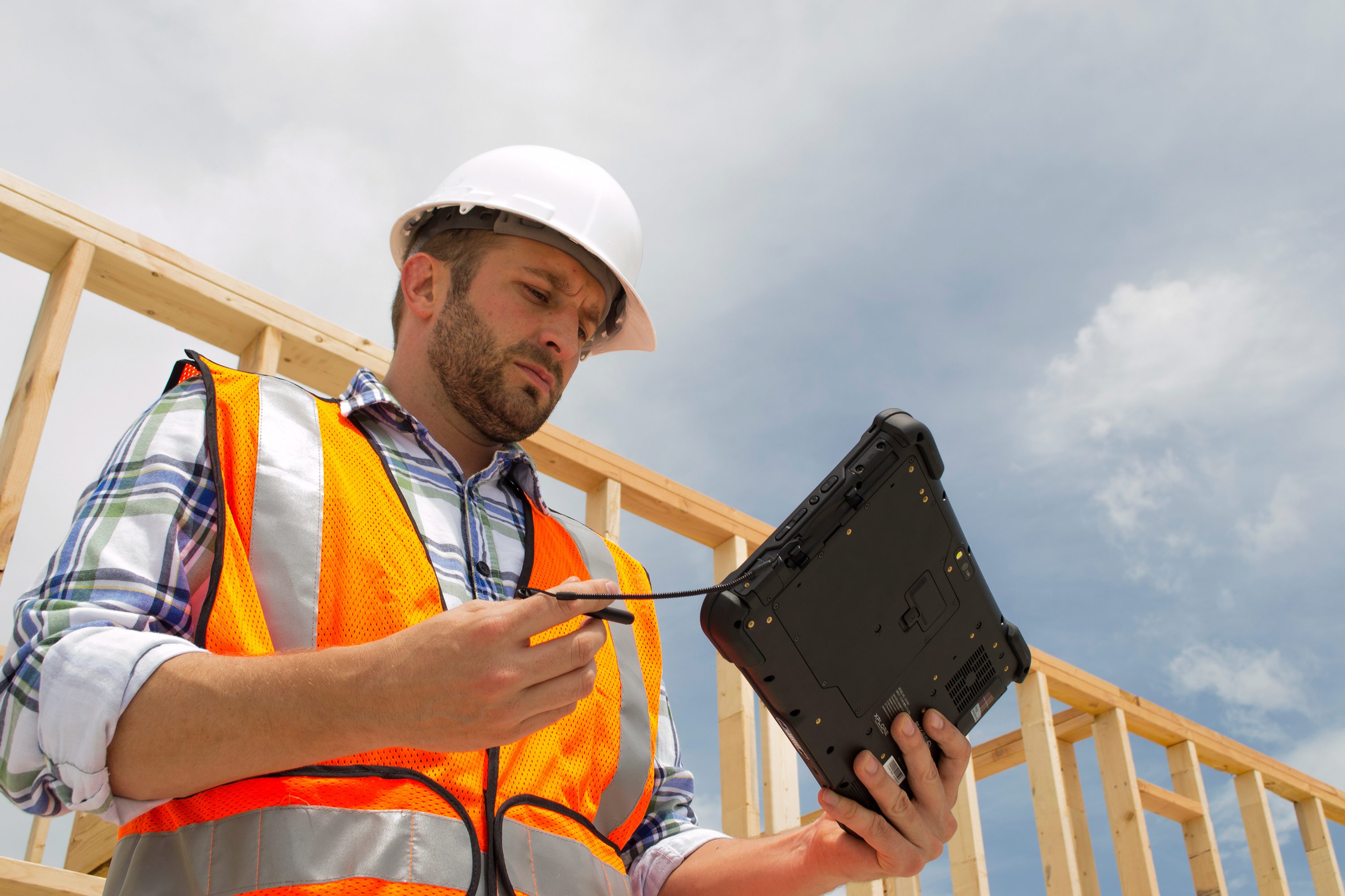 Intrinsically Safe Tablet Xplore Bobcat Construction